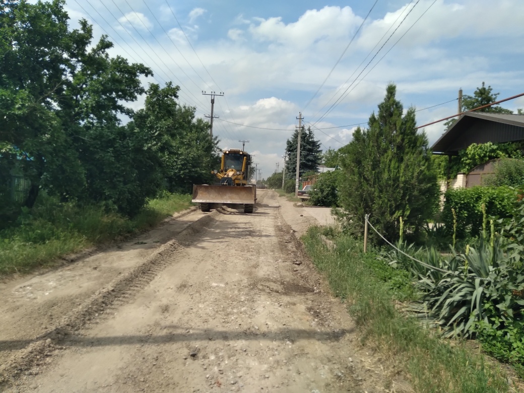 По ул. Советской выполняется ремонт гравийного покрытия 