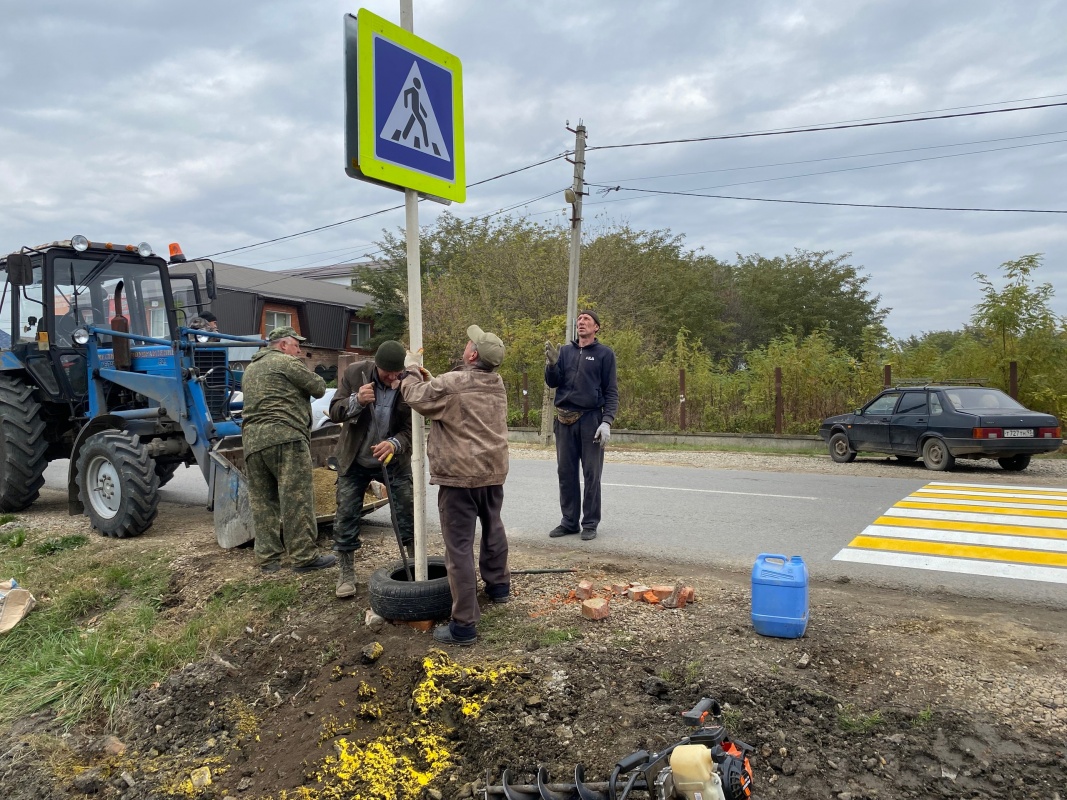 Начались работы по обустройству пешеходного перехода через ул. Ленина в районе малобюджетного спортивного комплекса.